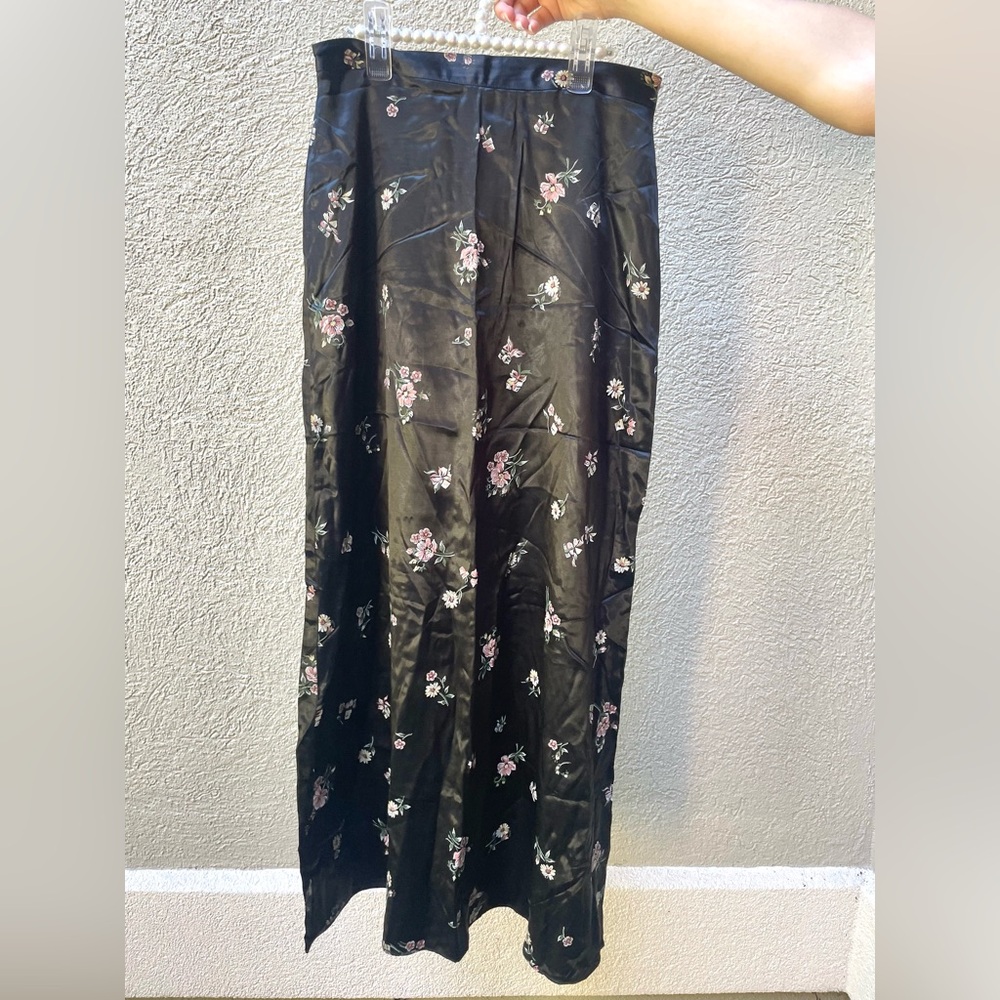 Donating on 7/23!!
Vintage 90s Black satin floral Maxi Skirt size fits like a 2